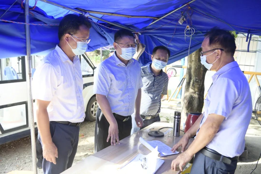 覃子骅到宁明县督导疫情防控工作