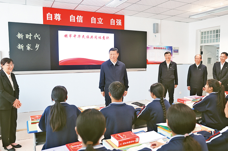 《求是》杂志发表习近平总书记重要文章《必须坚持自信自立》